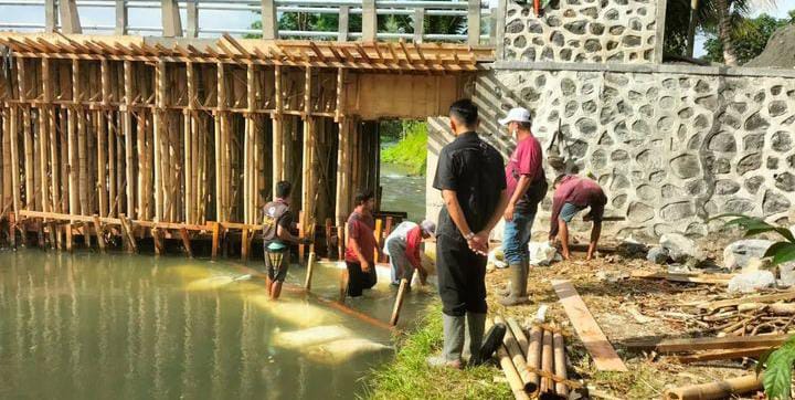 Pembangunan Jembatan Sukorejo Tidak Ganggu Debit Air,  Petani Lega