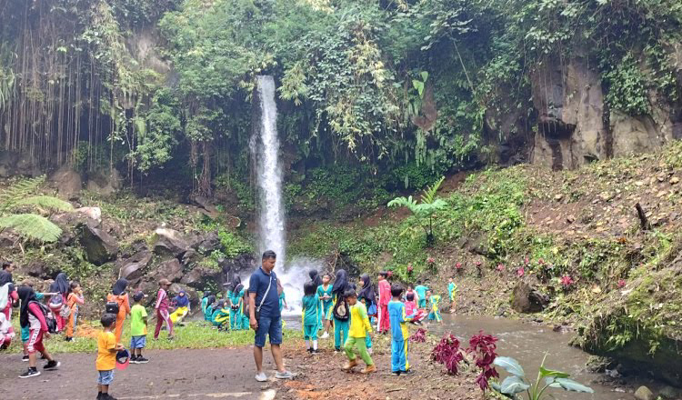 Intip Keindahan Air Terjun Rotjorot Banyuwangi yang Mirip Perosotan