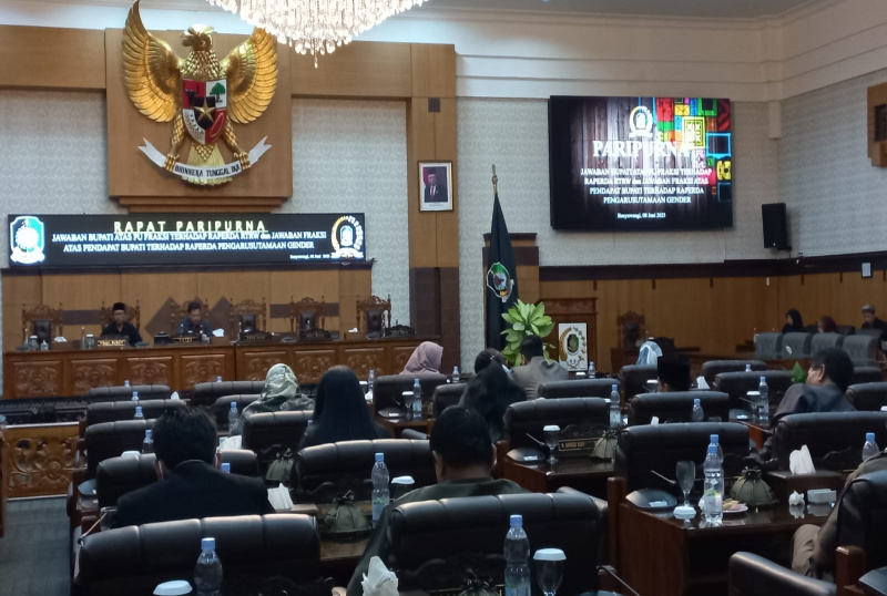 Hadiri Rapat Paripurna, Jajaran Eksekutif Bahas Tantangan APBD Kabupaten Banyuwangi