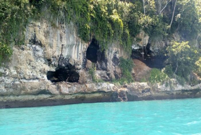 Panorama Pantai Teluk Biru Wisata Keindahan Bahari Banyuwangi 