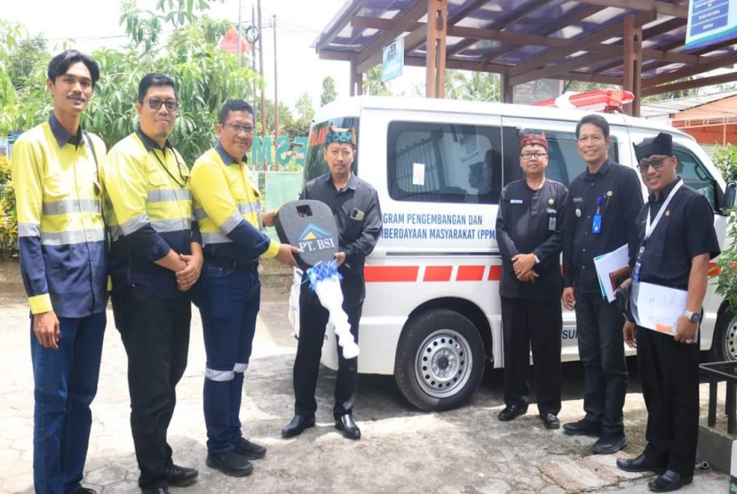 Dukung Akses Kesehatan Mudah, PT BSI Bantu Ambulans 