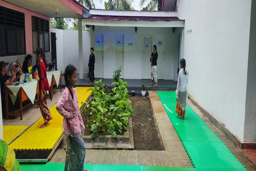 SDN 9 Sumberagung Tumbuhkan Kreatifitas dan Kesadaran Kebersihan Lewat Fashion Show