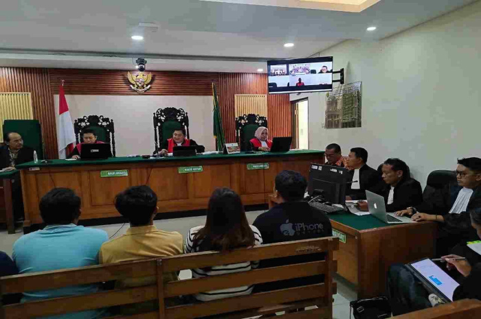  Sidang Lanjutan Kasus OTT Oknum Pengacara di Banyuwangi, Korban dan Saksi Lain Diperiksa