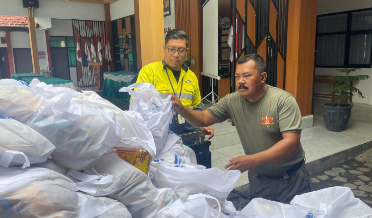 PT Bumi Suksesindo Berkontribusi dalam Gerakan Banyuwangi Berbagi, Bantu Warga Lansia